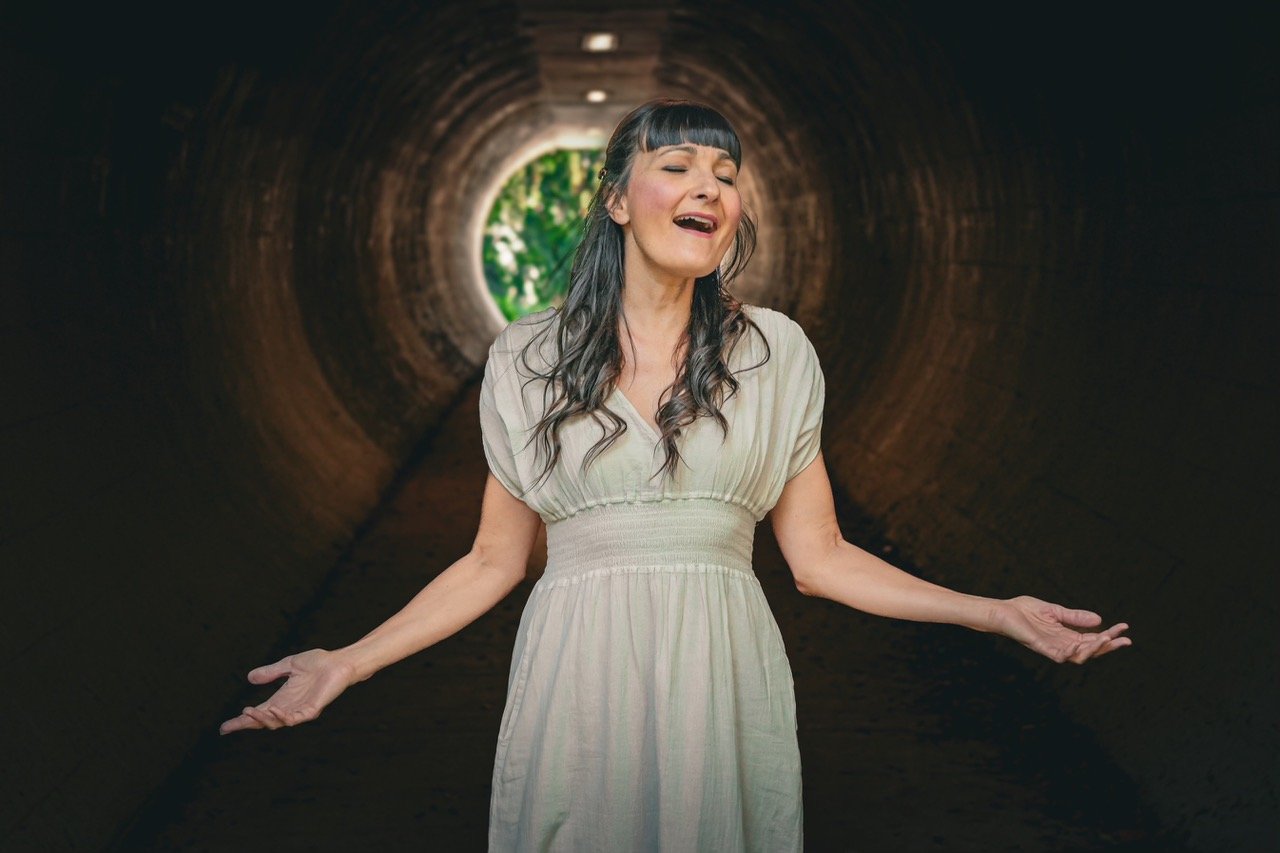 Rachel-Tunnel-Video Swing Chimes